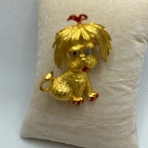 Brooch, vintage, signed ParkLane, adorable dog with googly eyes.Left eye cloud.